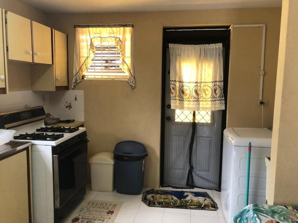فيلا Donamae 2 Story Barbados House بريدج تاون المظهر الخارجي الصورة
