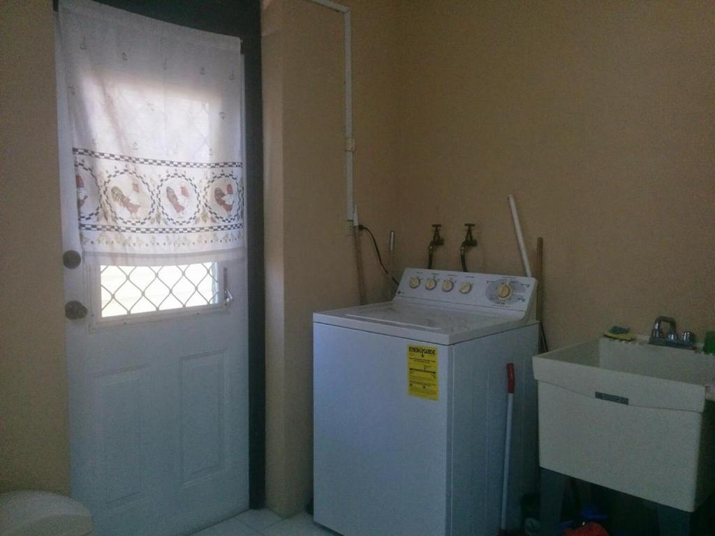 فيلا Donamae 2 Story Barbados House بريدج تاون المظهر الخارجي الصورة